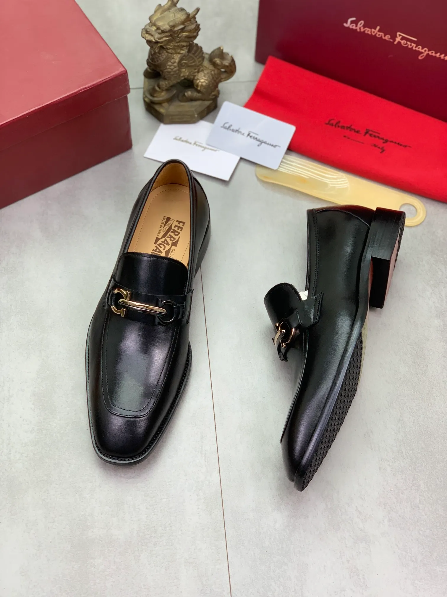 Men's men's shoes 💰P460💰[New style]🆘 Water-dyed cow lining [Ferragamo] Ferragamo's latest men's over-the-foot business leather shoes🇨🇳Official website original 1:1 molding💯The first layer is made of Italian imported calfskin➕Luxurious genuine cowhide lining, soft and comfortable🌴High-end atmosphere, the first choice for men with high taste🍍38-45 Black 🉑️Select